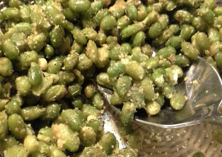 Quick and Easy Crispy Roasted Edamame