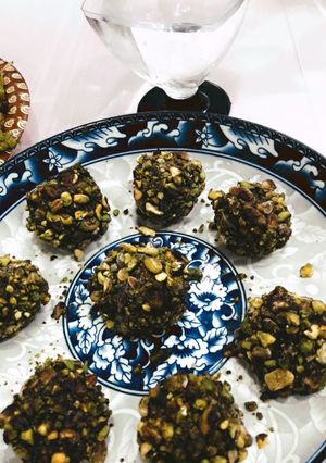 صورة لوصفة كرات البسكوت بالكاكاو والفستق 🍪❤