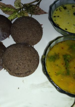 A picture of Ragi idli.