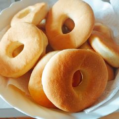 A picture of Baked doughnuts.