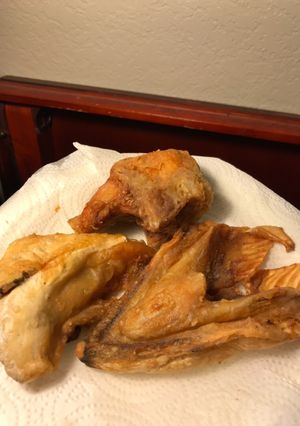 A picture of Fried Salmon Head.