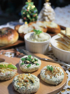A picture of Versatile Herb Cheese.