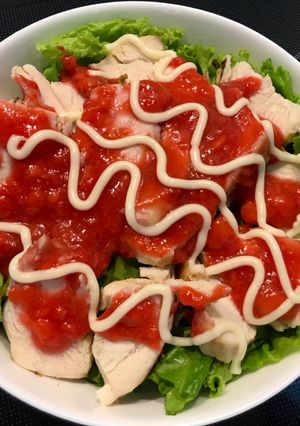 Hình của món Salad gà sốt dâu tây.