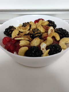 Una foto de Bowl de frutas y anacardos