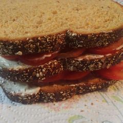 A picture of Super Simple Tomato Sandwich.
