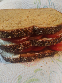 A picture of Super Simple Tomato Sandwich.