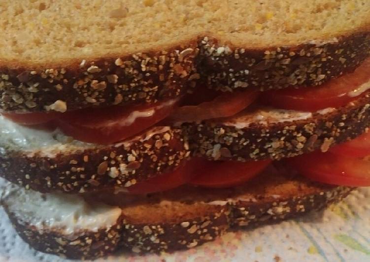 Super Simple Tomato Sandwich