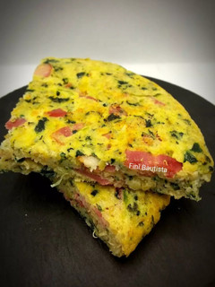 Una foto de Tortilla de quinoa patata y espinaca con bacon (aprovechamiento)