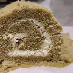 A picture of Japanese Matcha Swiss Roll Cake.