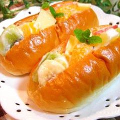 A picture of Creamy Mixed Fruit Sandwich.