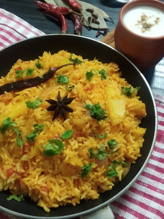 કચ્છી ખારી ભાત (Kuttchi Khari Rice Recipe in gujarati) રેસીપી મુખ્ય ફોટો