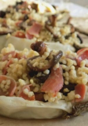 Foto principal de Berenjenas blancas rellenas de mijo, shitake y jamón. Sin horno