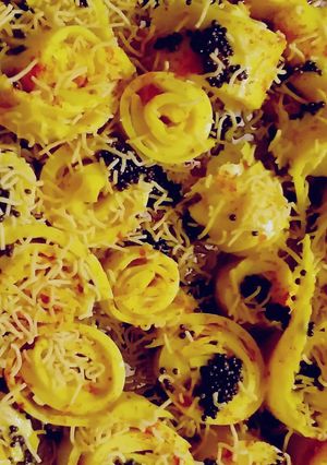 A picture of Khandvi.