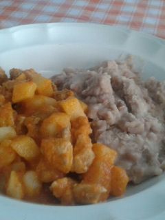 Una foto de Bistec con papas en salsa de chile de árbol