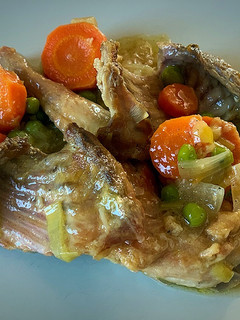 Una foto de Conejo en salsa