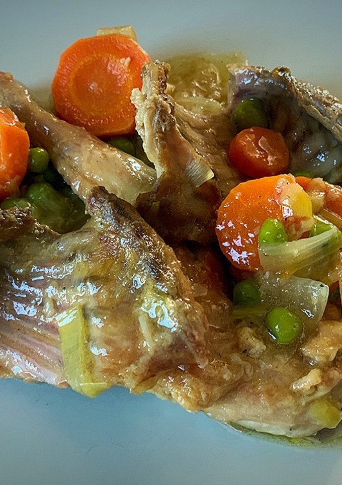 Una foto de Conejo en salsa
