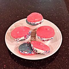 A picture of Patriotic Whoopie Pies.