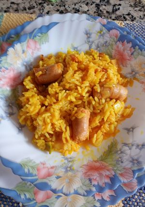 Una foto de Arroz con salchichas