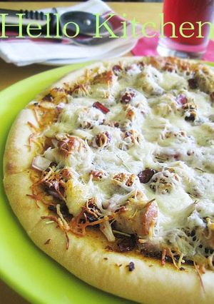 A picture of Chicken & Cranberry Pizza.