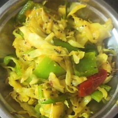 A picture of Cabbage sambar.