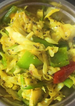 A picture of Cabbage sambar.