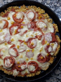 Una foto de Pizza de calabaza y coliflor light (sin harina)