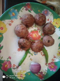 சிவப்பு அரிசி உரப்பு பணியாரம் (Sivappu arisi urappu paniyaram recipe in tamil) செய்முறை முக்கிய புகைப்படம்