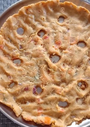 पारंपारिक ज्वारीचे थालीपीठ (jawarichi thalipeeth recipe in marat रेसिपी चे मुख्य फोटो