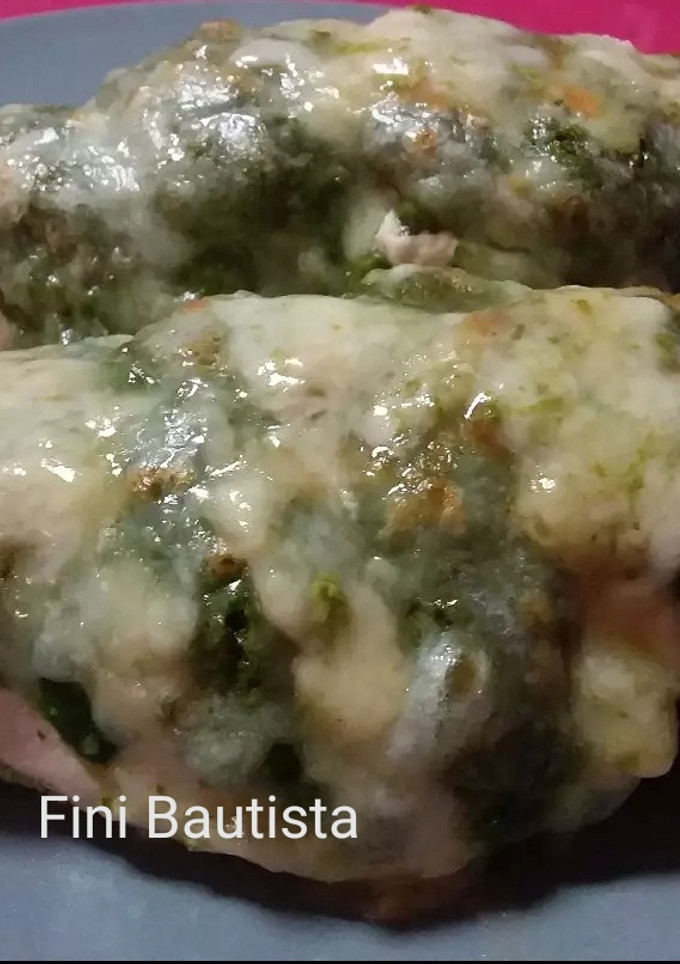 Una foto de Pechuga de pollo con espinacas