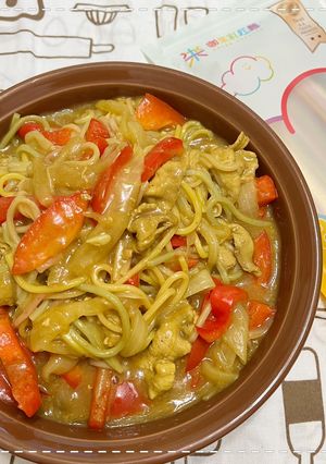 甜椒豬肉咖哩燴彩虹麵 的食譜成品照片