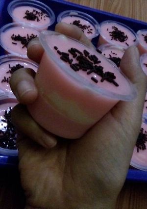 Foto resep Pudding strawberry with vla vanilla mini😍