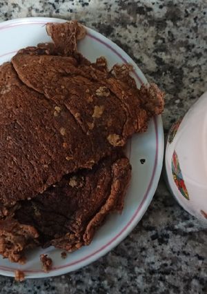 Una foto de Panqueques de chocolate, avena y nueces para la merienda