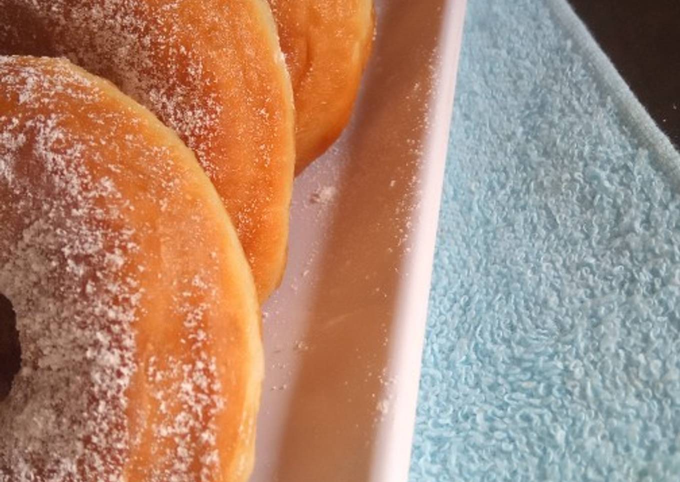 Spreed icing doughnut