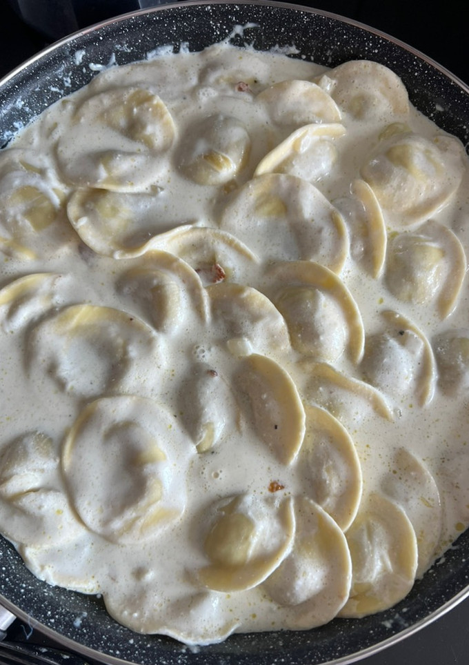 Una foto de Tortelinis de setas con salsa carbonara