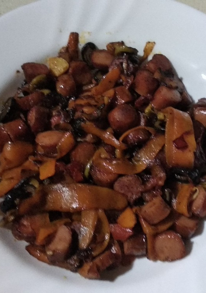 Una foto de Revoltijo de verduras con Frankfurts