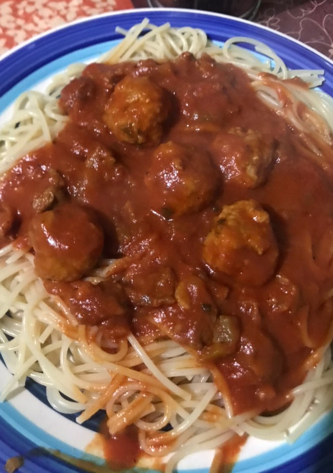 Una foto de Fideos con tuco y albóndigas
