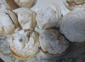 Una foto de Profiteroles o nubes
