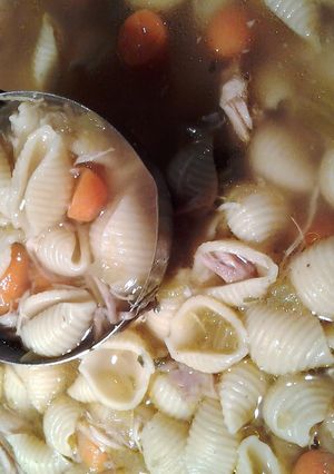 A picture of Chicken and shells crockpot soup.