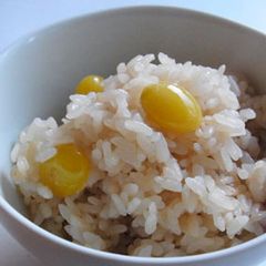 A picture of Steamed Rice With Soft Gingko Nuts.