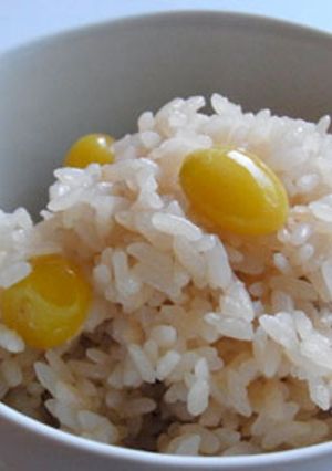 A picture of Steamed Rice With Soft Gingko Nuts.