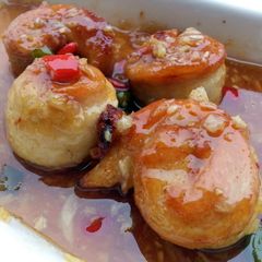 A picture of Chicken Pinwheel In Spicy Garlic Plum Sauce.