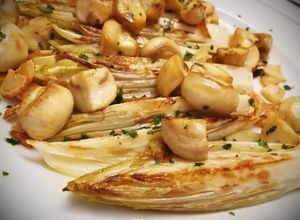 Foto principal de Endivias a la plancha con champiñones al ajillo