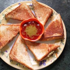 A picture of Bread veg sandwich.