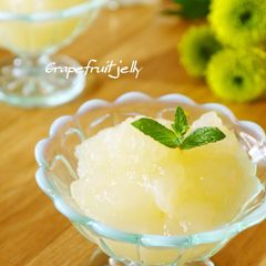 A picture of Jiggly Grapefruits Jello.