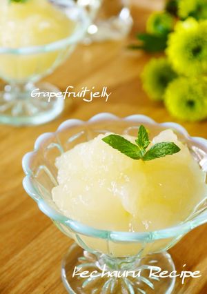 A picture of Jiggly Grapefruits Jello.