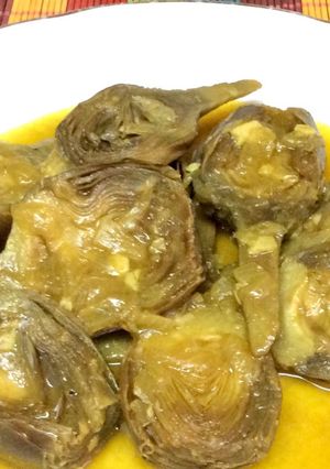 Una foto de Alcachofas en salsa con miga de pan y pimentón
