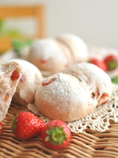 A picture of Strawberry Bread.