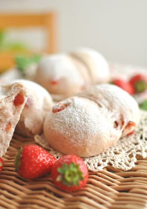 A picture of Strawberry Bread.