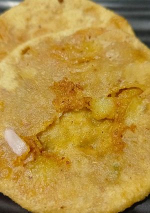 A picture of Aloo Pyaz Ki Kachori.