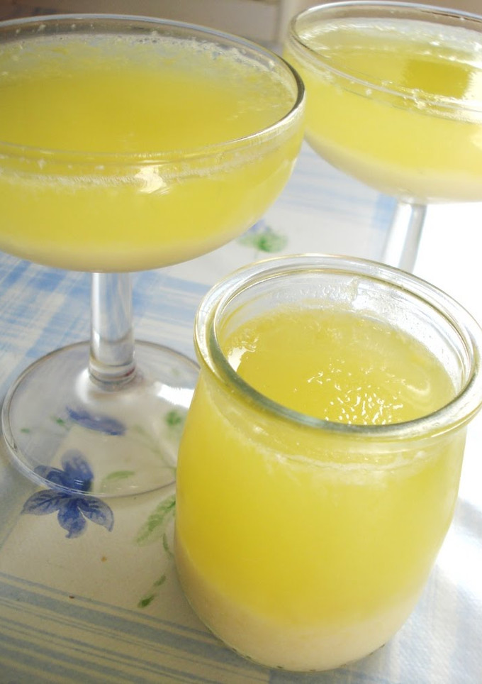 A picture of 2-Layer Lemon Whey Milk Jello.
